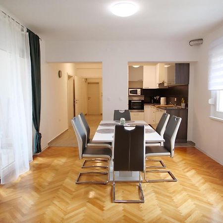 Arena Apartment With 3 Bedrooms In The City Center Pula Luaran gambar
